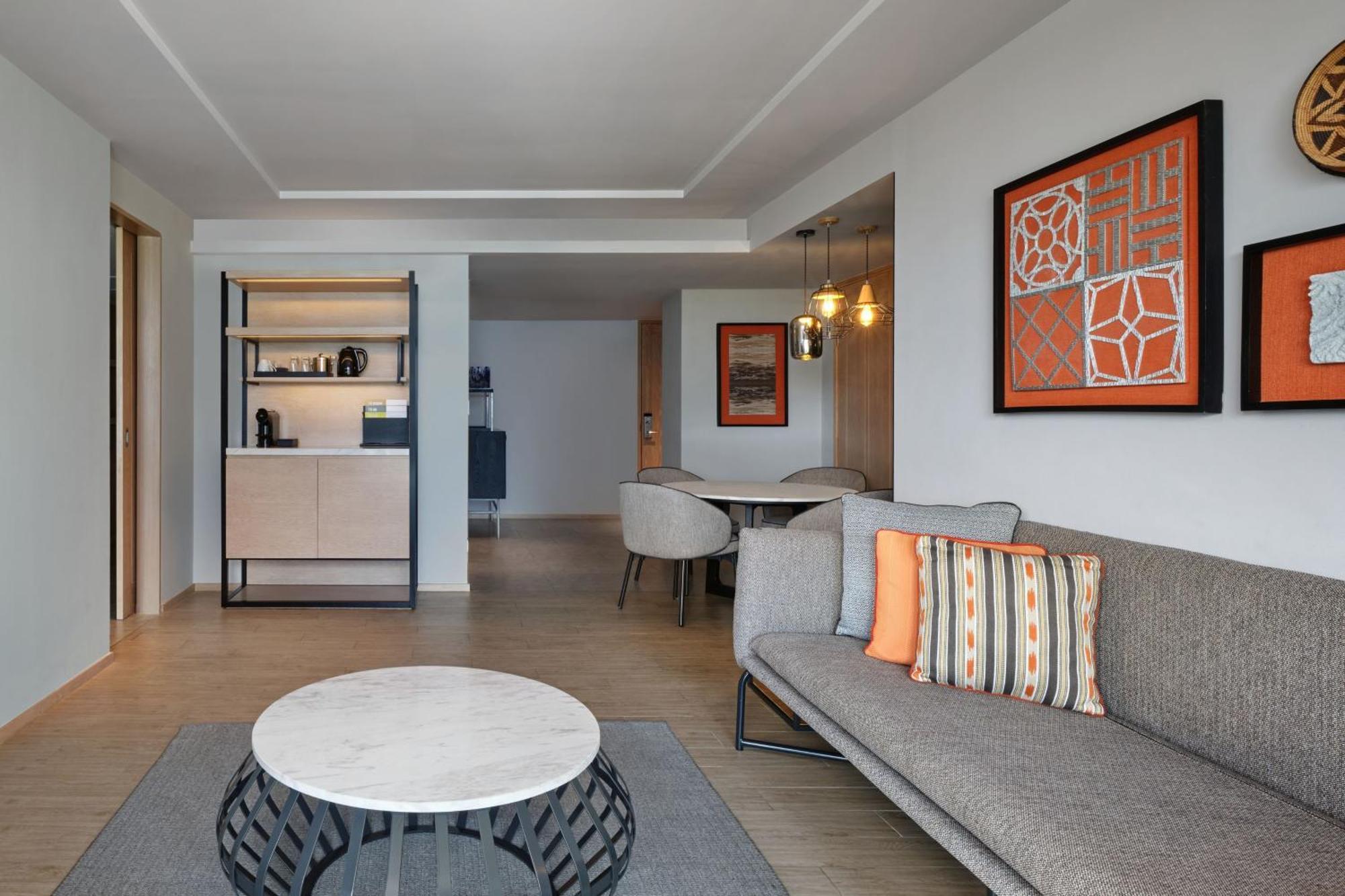 Four Points By Sheraton Phuket Patong Beach Resort المظهر الخارجي الصورة